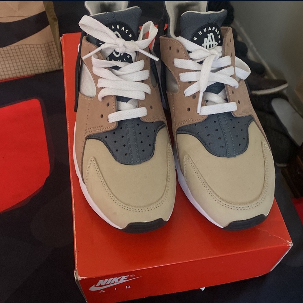 Nike Tan and Black Athletic Shoes Retro Style